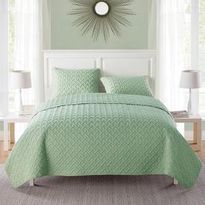 VCNY Home Quilt Super Soft Reversible Bedding Set with Matching Shams, Twin, Nina Green