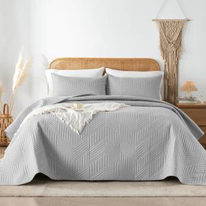 Davulos King Quilt Bedding Set, Light Grey Ultrasonic King/Cal King Quilt Set Reversible Microfiber Bedspread, Lightweight Soft Modern Geometric Coverlet Set for All Seasons (1 Quilt,2 Pillow Shams)