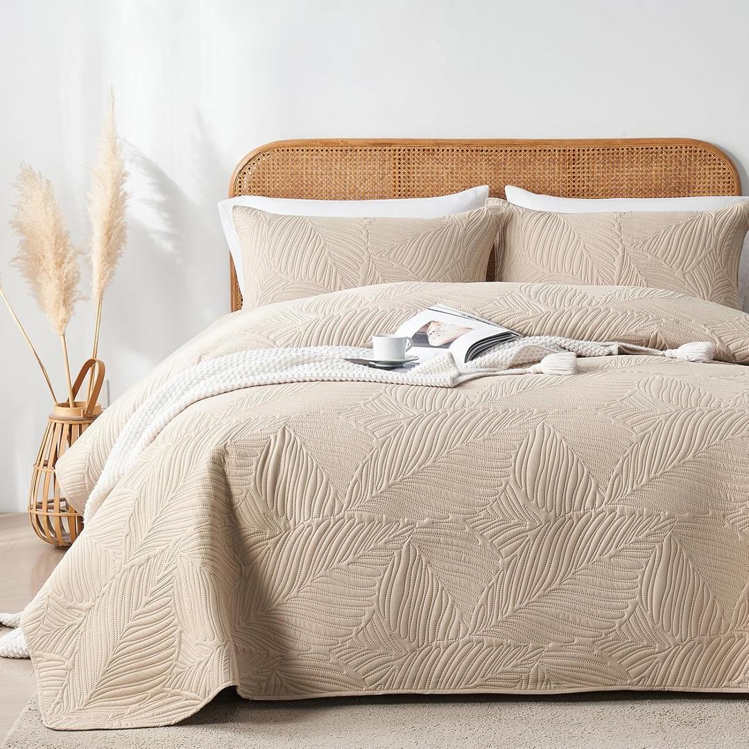 OARAGE King Quilt Bedding Set Lightweight Soft Beige Bedspread Coverlet with Leaf Pattern,Ultrasonic Microfiber Bed Cover Set for All Season 3 Pieces (1 Quilt, 2 Shams) (King/Cal king(96"x 110")