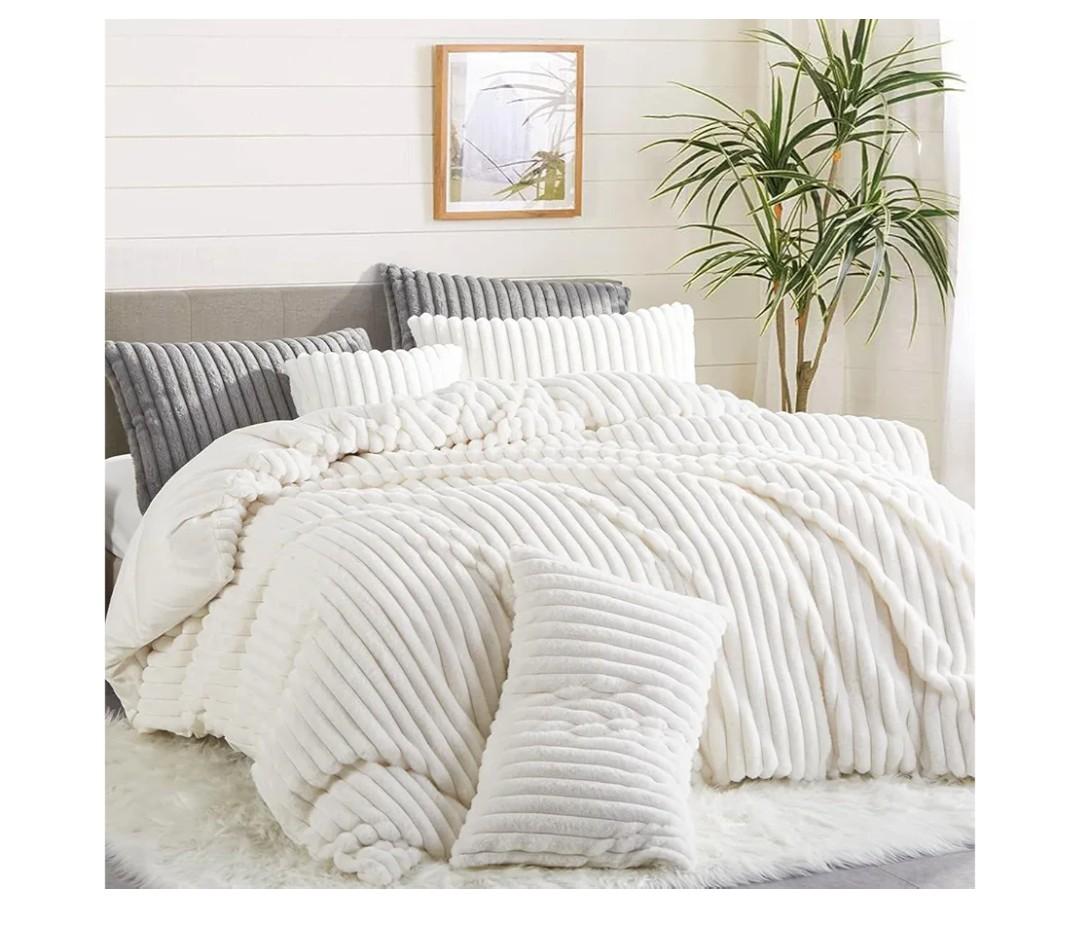 OLANayoroom Fluffy Faux Fur Duvet Cover Queen Size Velvet Flannel White Striped Reversible Comforter Cover Winter Warm 3 Pcs Luxury Soft Shaggy Plush Fuzzy Bedding Set with Zipper ClosureRR6823922