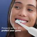 Oral-B Pro 1000 CrossAction Electric Toothbrush, Green