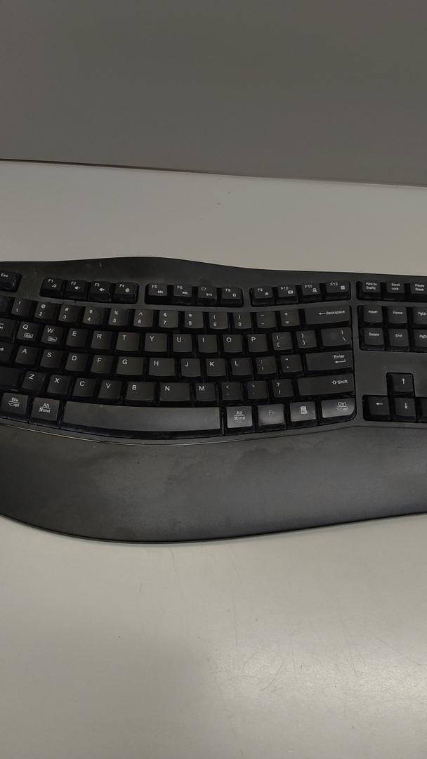 Wireless Keyboard and Mouse Combo, 2.4G Full Size Wave Keys Ergonomic Keyboard with Wrist Rest and 3Level DPI Adjustable Wireless Ergonomic Mouse for Windows, Mac OS Desktop/Laptop/PC(Black)