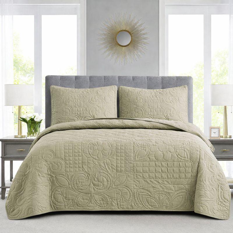 3-Piece Quilted Bedding Set, Sage Green Soft Quilt with Matching Pillow Shams, Lightweight, Cozy, and Perfect for Everyday use, Size 100 x 106 inches