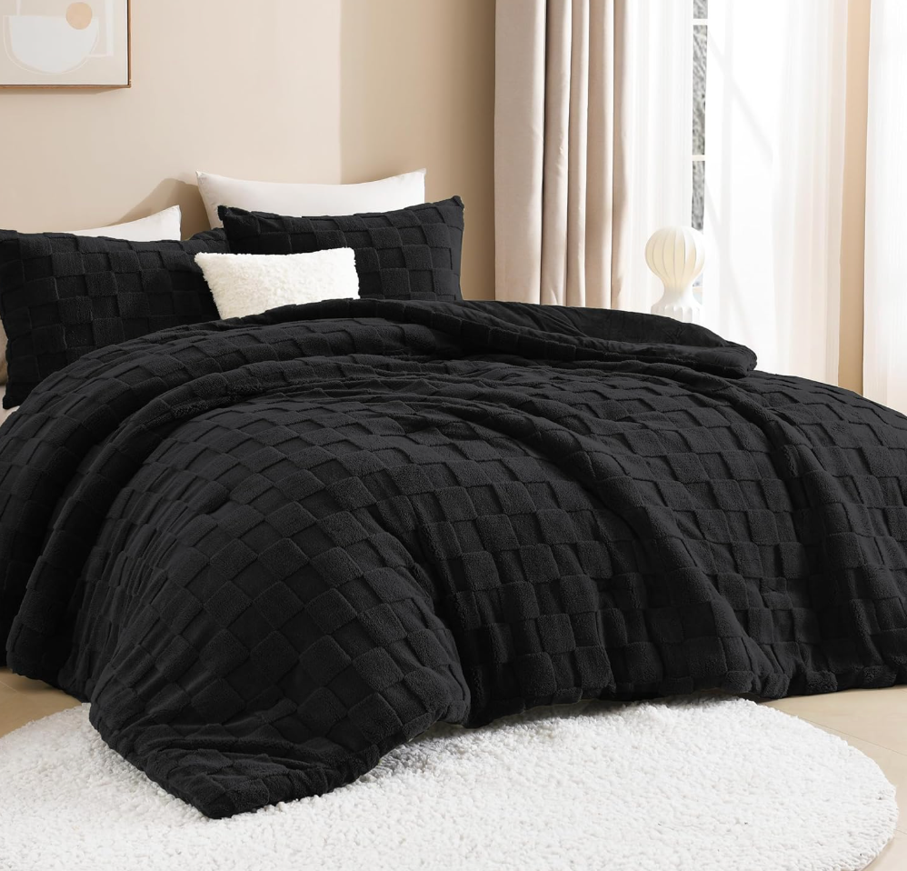 Litanika Fluffy Queen Size Comforter Set Black, 3 Pieces Warm Sherpa Fleece Winter Bedding Set, Jacquard Checkered Plush Fuzzy Blanket Bed Set(1 Comforter, 2 Pillowcases)