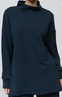 Fisoew Women's Turtleneck Oversized Sweatshirt Casual Long Sleeve Loose Side Slit Pullovers Tunic Tops (Navy, L)