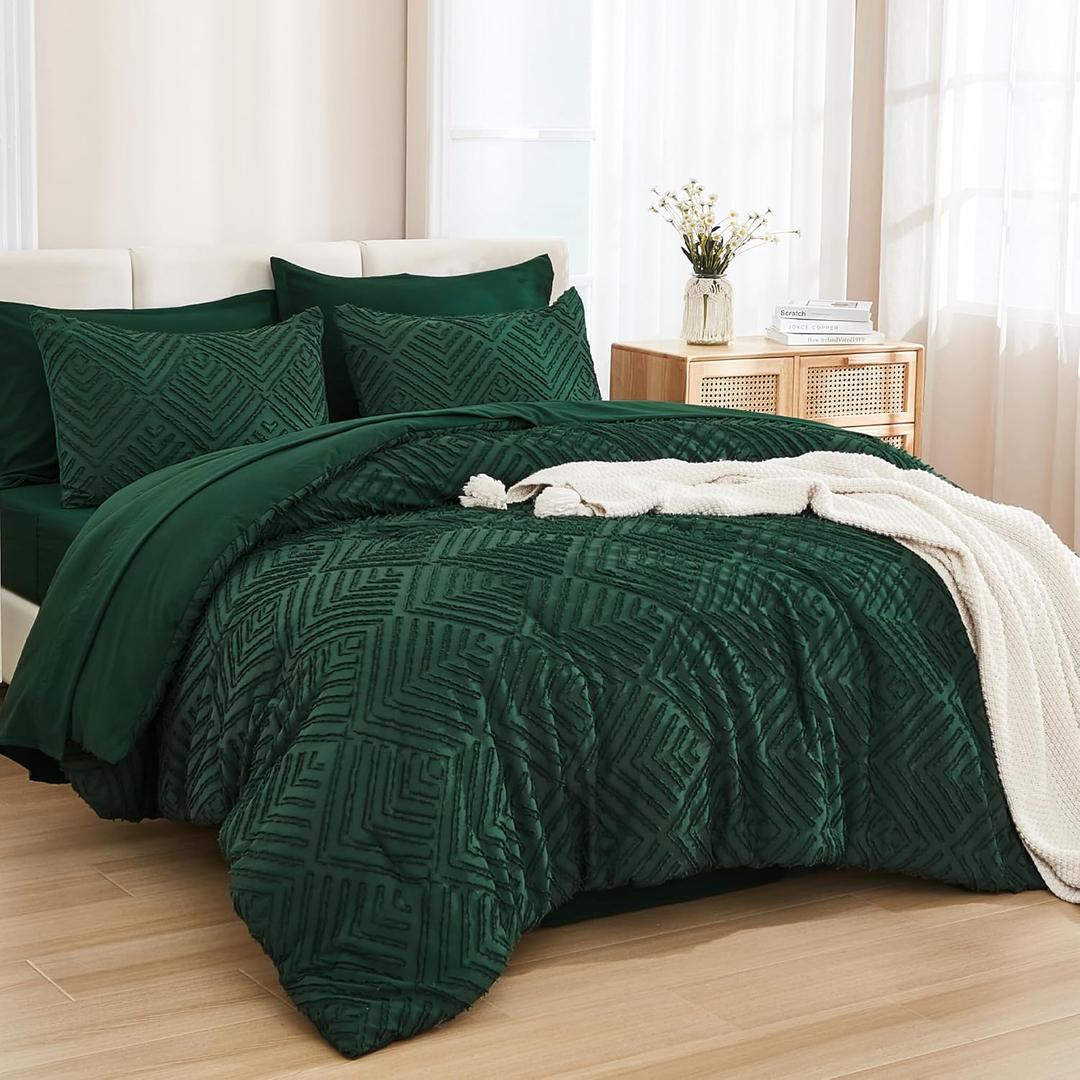 Andency Oversized Queen Comforter Set 7 Piece Dark Emerald Green - Bed in a Bag Oversized Queen Boho Lightweight Fluffy Tufted Bedding Sets with Comforter, Sheets, Pillowcases & Shams