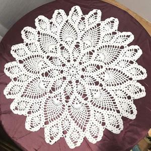 White Handmade Crochet Cotton Table Cloth Lace Doilies Round Lace Tablecloths 20 Inches.