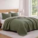 WRENSONGE Oversize Queen Quilt-3 Pieces Lightweight Bedspreads Olive Green Oversize Queen Size Quilt Bedding Set for All Seasons, Soft Summer Coverlet with 2 Pillow Shams Suitable for Bed & Couch, Oversized Queen