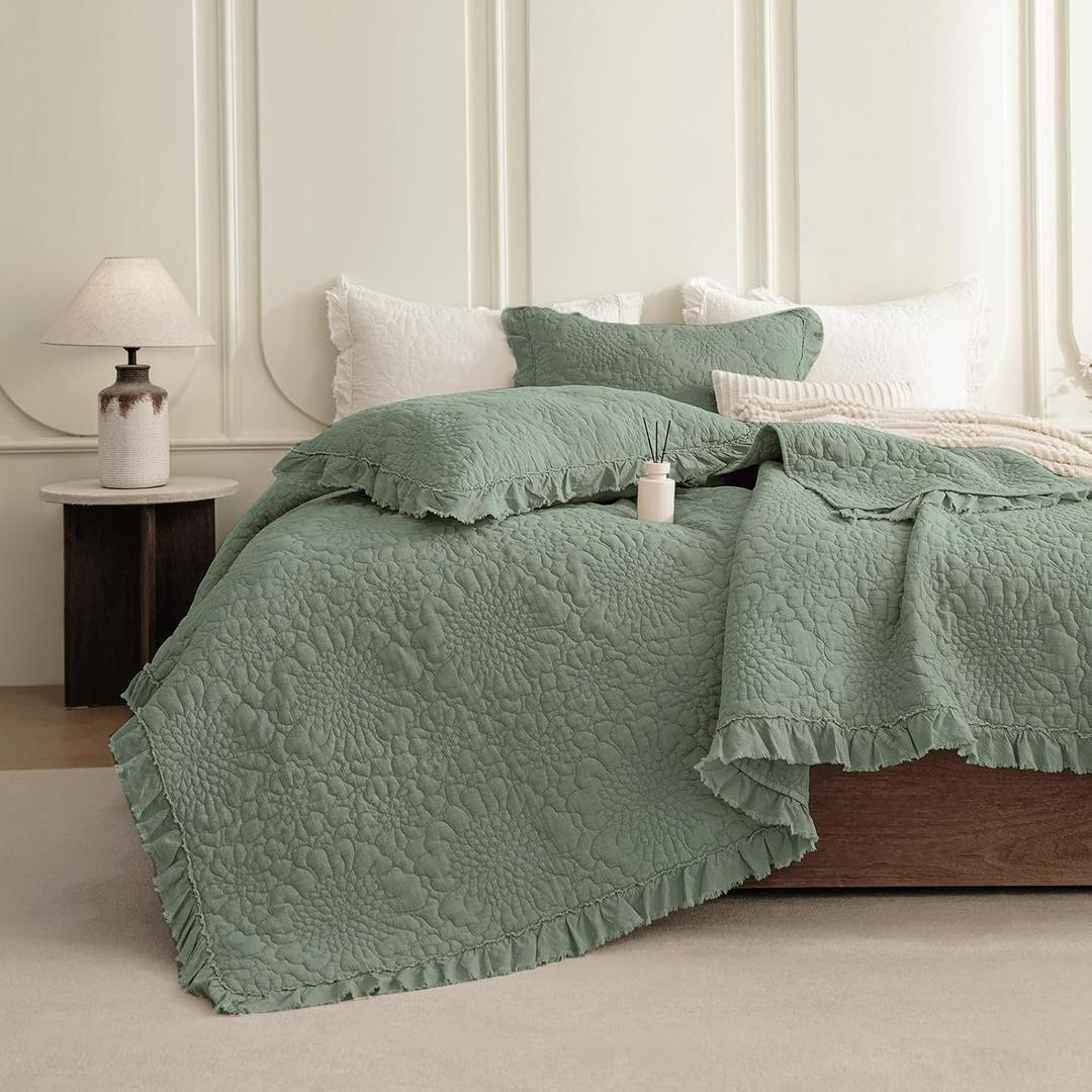 QSH 3PCs Stonewashed Cotton Quilt King (110"x98"),Olive Green Ruffle Quilt King Size Bedding Set,Ultra Lightweight Soft Crinkled Bedspread Coverlet King Shabby Farmhouse Chic Bedding for All Seasons