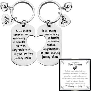 2 x Mom to Be Gifts - Pregnancy Announcement Keychain Set for Daddy and Baby - Parents to Be Jewelry Gift - New Dad First Time Mom Keyring - Future Mother Father Gift