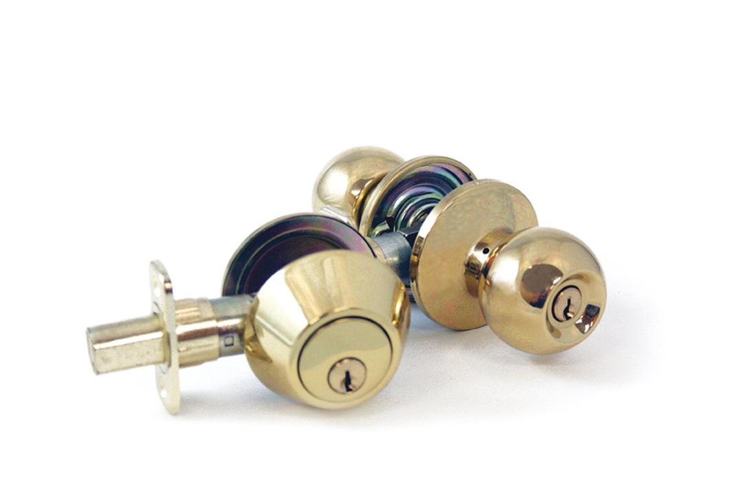 Lewis Hyman 1734101 Atlas Ball Door Lock Knob Combo Kit, Polished Brass, 2 Pack