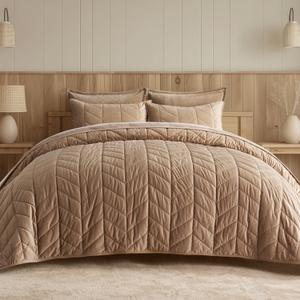 EVERGRACE 3 Pieces Luxurious Queen Velvet Quilts, Ultra Soft Lightweight Velvet Comforter Set, Matelasse Oversized Diamond Bedspread Coverlet for All Season with 2 Shams, Khaki Tan, 92"x96"