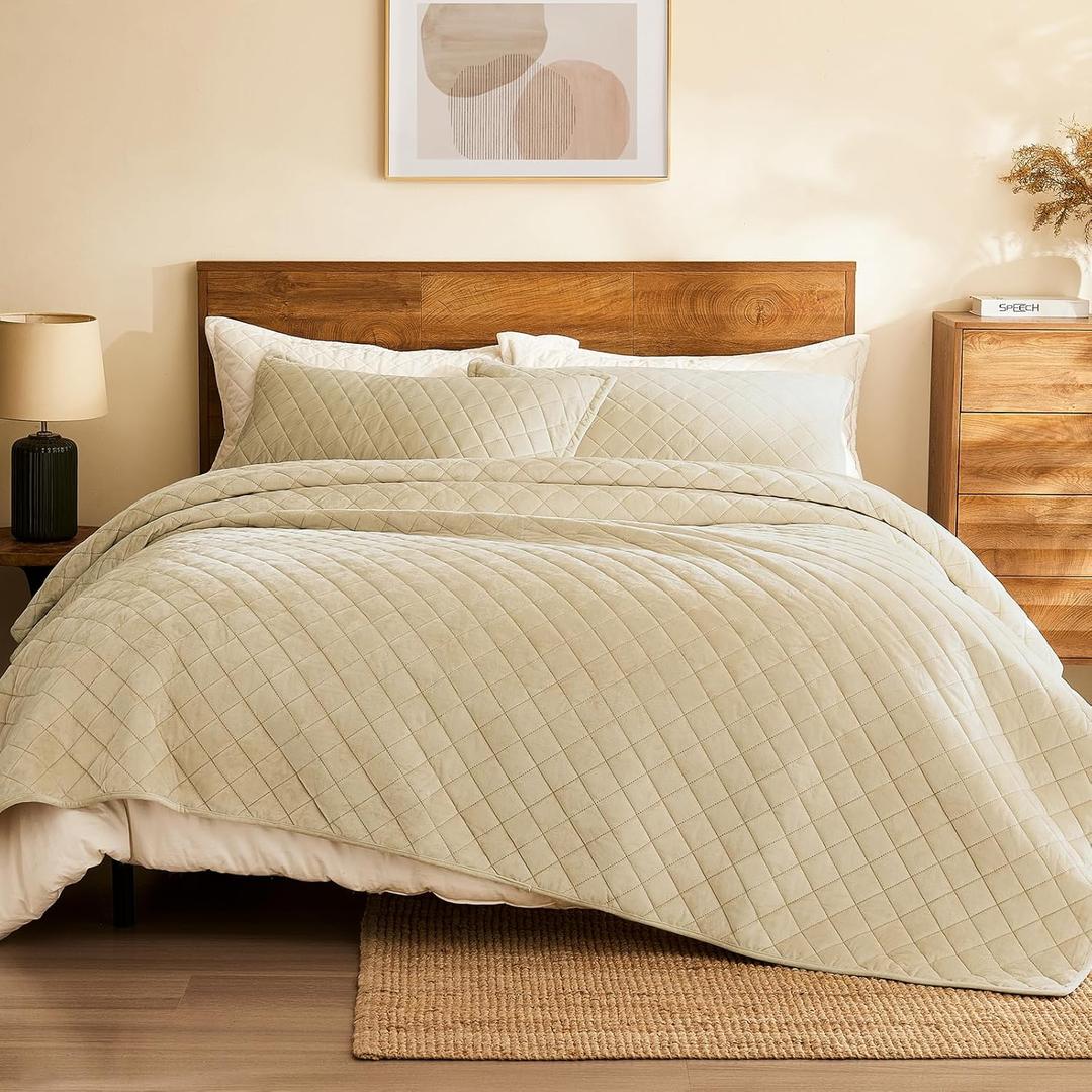 L'AGRATY Velvet Quilt King Size: 3-Piece Reversible Luxury Velvet Bedding Comforter Set - Lightweight Oversized Quilted Bedspread Coverlet with 2 Pillow Sham for All Season - Light Linen Quilt