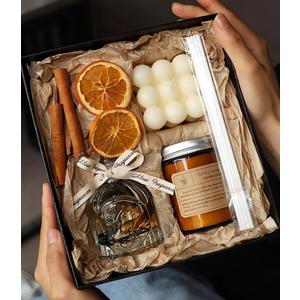 Candles Gift Set. Scented Candle and Aroma Reed Diffuser. Aromatherapy. Candle Set for Christmas, New Year. Aroma Set. Housewarming. Birthday. Present for Women and Men. English Pear and Freesia