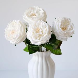YalzoneMet 3.5'' Big Bloom White Rose Artificial Flowers 4Pcs Real Touch Rose Faux 17.7 Inch Long Stem Austen Roses Peonies Fake Flowers for Home Kitchen Party Christmas Flower Wedding Decor