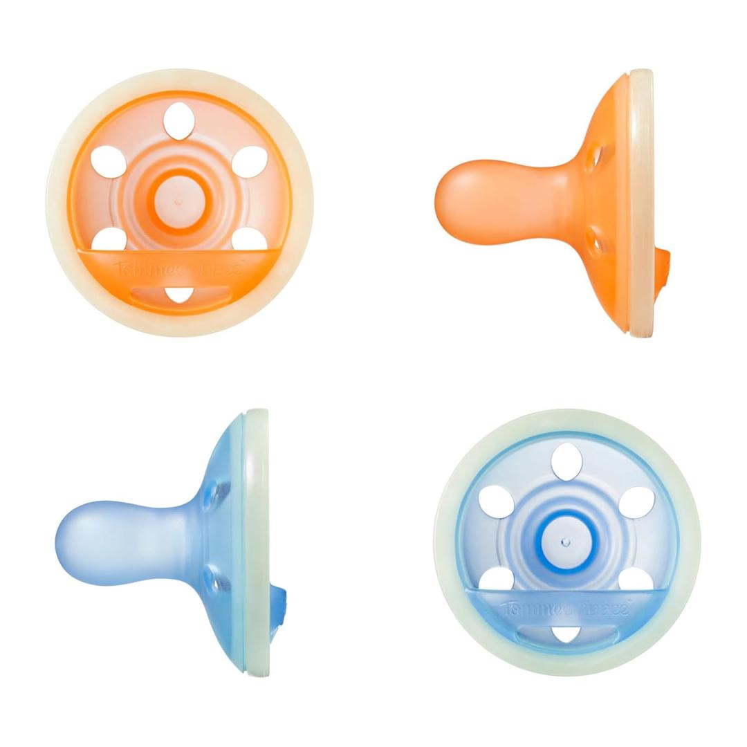 Tommee Tippee Breast-Like Night Pacifier, 0-6 Months, Breast-Like Baglet, BPA-Free Binkies, Glow in The Dark Technology, Orange/Blue, Pack of 4