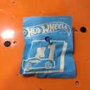 Hot Wheels Track Set with 1:64 Scale Toy Car, 4 Intersections for Crashing, Powered by a Motorized Booster, Criss-Cross Crash Track M