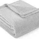 PAVILIA Light Gray Throw Blanket for Couch, Twin Bed, Soft Fleece Throws for Sofa Chair, Fuzzy Waffle Textured Blanket, Cozy Warm Lightweight All Season Blanket Throw, 60x80