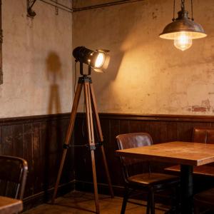 Industrial Tripod Floor Lamp for Living Room Weather Wood Standing Large Lighting Black Adjustable Cinema Metal Lampshade Studio Lights E27 Socket Retro Floor Light for Bedroom Office Reading
