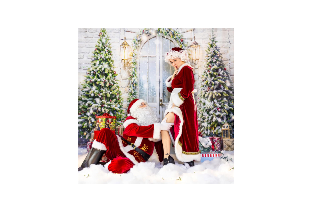 Christmas Cotton Snow Decor - 15 oz of Fluffy Indoor Snow for Decorating - Artificial Snow for Your Mantle, Village or Nativity Set, Flame Resistant, Christmas Decorations (15 oz.)
