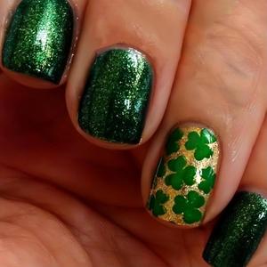 St. Patrick's Day Press on Nails Short Square Fake Nails Gold Green Glitter Clover False Nails Lucky Shamrock Acrylic Nails Irish Clover Stick on Nails Reusable Saint Patrick's Day Nails for Women