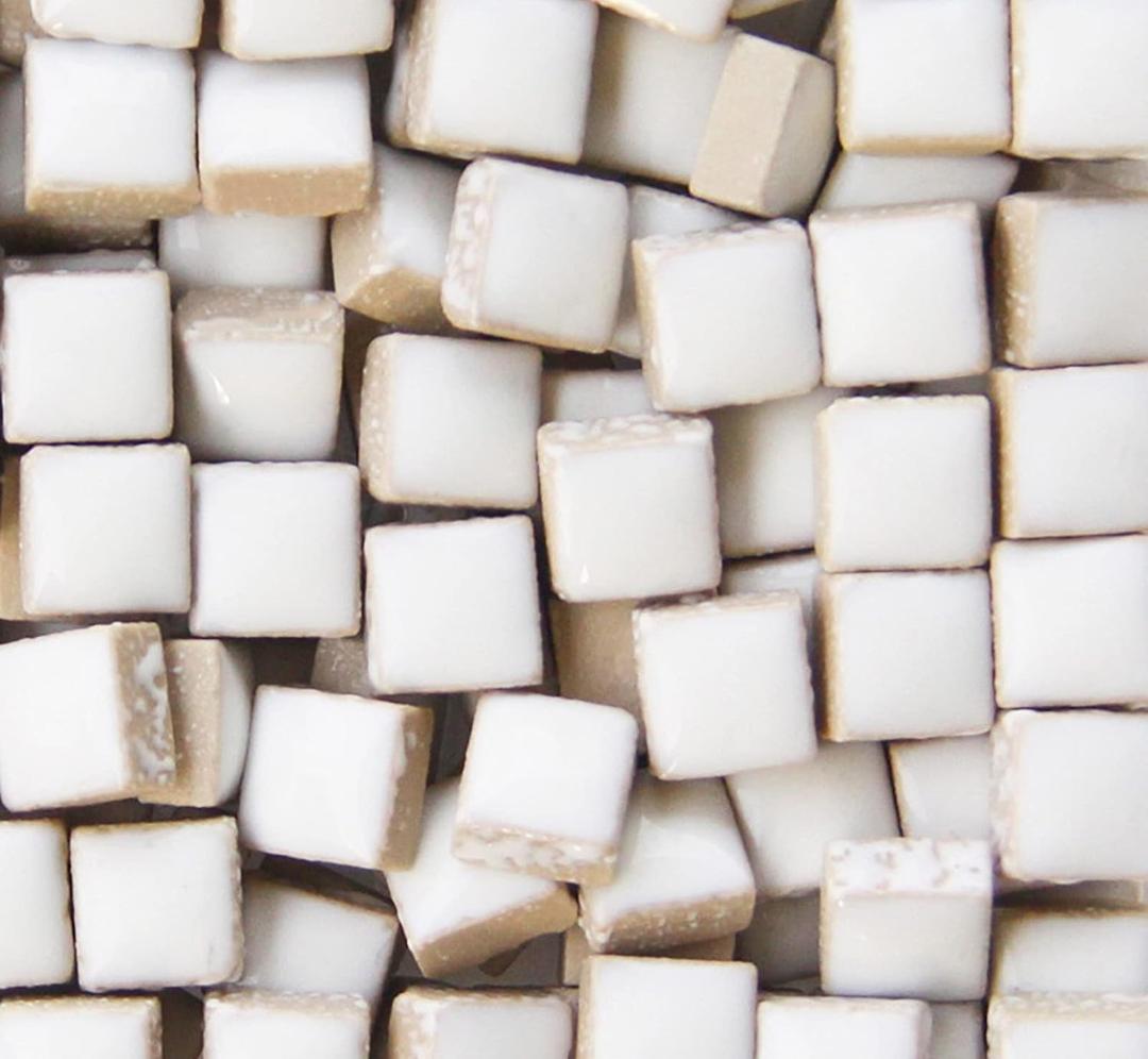 PINUO&KE 200 Pieces / 200 g Square Shapes 0.4x0.4 inch Square Ceramic Mosaic Mosaic Tiles for Crafts, Colorful Stained Glass Pieces for Mosaic Projects - White