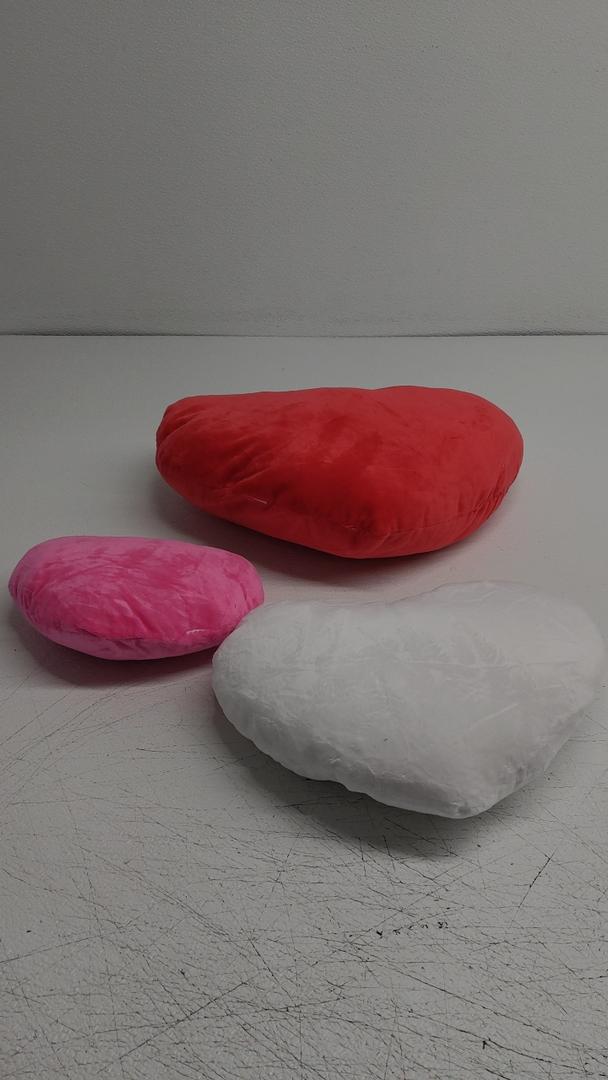 Cute Plush Red Heart Pillow Love Pillow Cushion Toy Throw Pillows for Kids' Friends Fit for Living Heart Throw Decorative Pillows. 3pcs