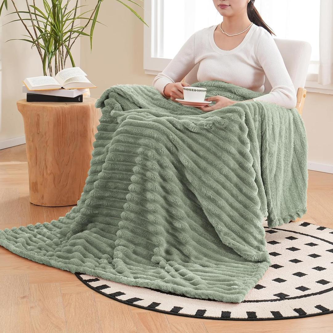 Vessia Flannel Fleece Sage Green Twin Blanket(60x80inch), 300GSM Striped Blanket for Adults and Kids, Super Soft Warm Cozy Lightweight Home Decor for All-Season