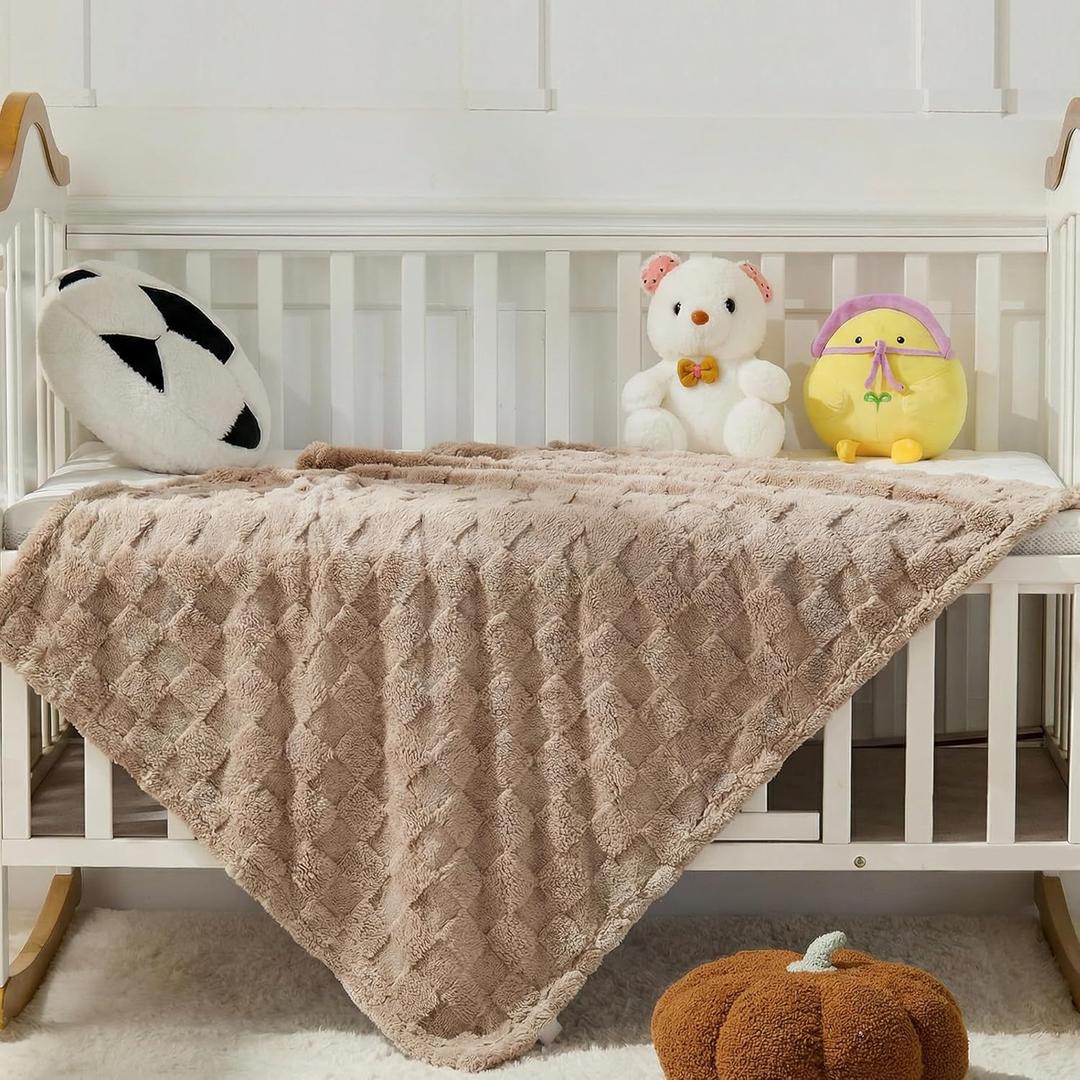 Brown Textured Checkered Throw Blanket, 330GSM Soft Plush Fleece Blanket for Couch Sofa Bed, Cozy Decorative Giftable Home Blanket, 30x40 Inches