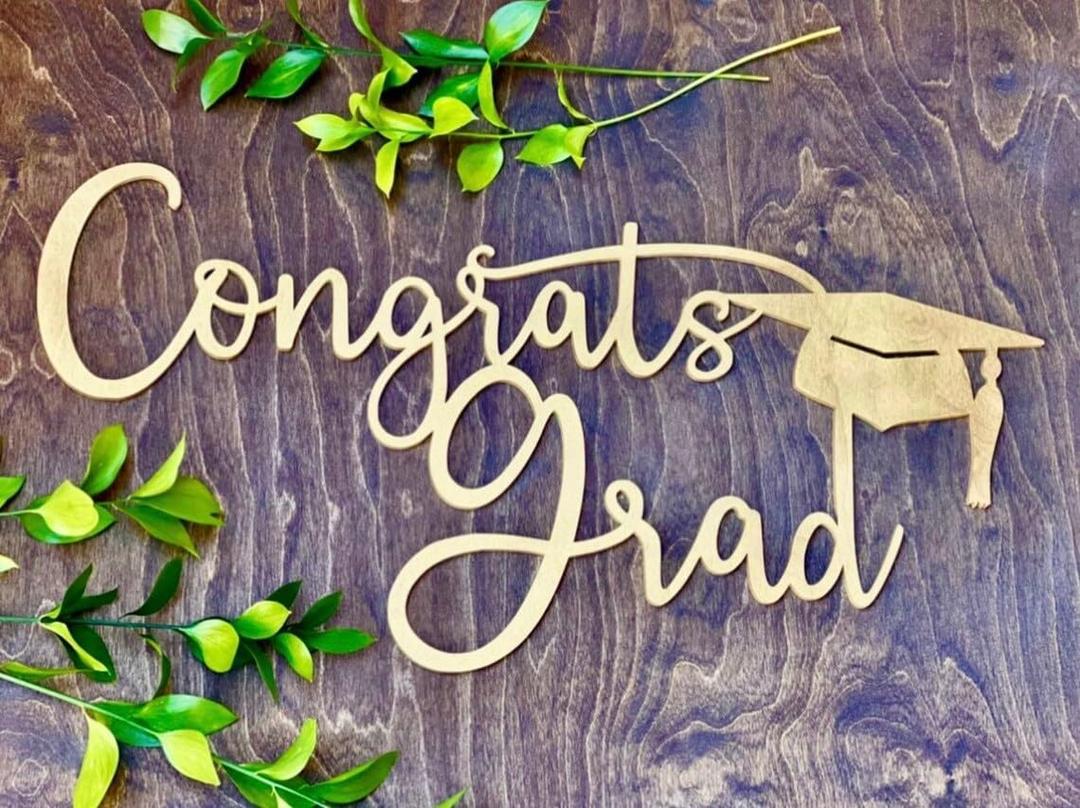 Congrats Grad Sign for Backdrop, Wooden Congrats Graduation Sign Class of 2026 Grad Party Sign Photo Prop Graduation Party Decor
