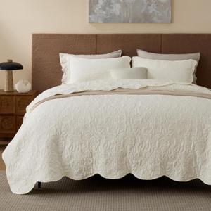 Bedsure Quilts Queen Size - Ultra Soft Pre-Washed Bedspread - Lightweight Cream Yellow Comforter with 2 Pillow Shams - Summer Bedding Set with Leaf Design 90x96 Inch