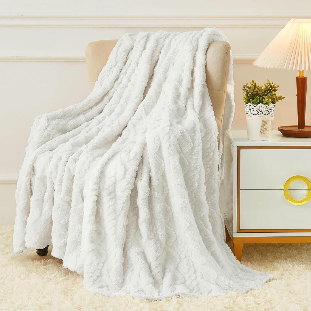 Aganear Flannel Throw Blanket - Cozy Soft Lightweight Fuzzy Flannel Throw Blanket for Women Warm Decorative Present for All Seasons, Portable Throw Blankets for Couch, Sofa, Bed, Car(50"x60", White)