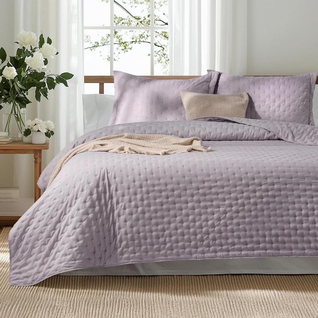 Bedsure Twin Quilt Set - Ultra Soft Twin XL Quilt Bedding Set for Modern Farmhouse Bedroom Decor, Lightweight All-Season Comforter with 1 Pillow Sham, Purple Summer Bedspread Coverlet 68x86 Inch (05 - Purple - Clover)