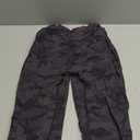 YEOREO CoreFlex Leggings with Pockets for Women Charm Scrunch Workout Leggings V Cross Waist Butt Lifting Gym Yoga Pants (Medium, Black Camo)