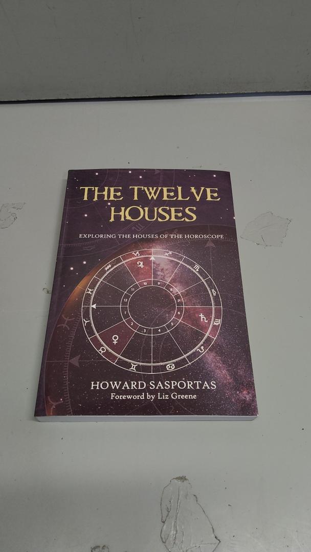 The Twelve Houses Paperback - Howard Sasportas 