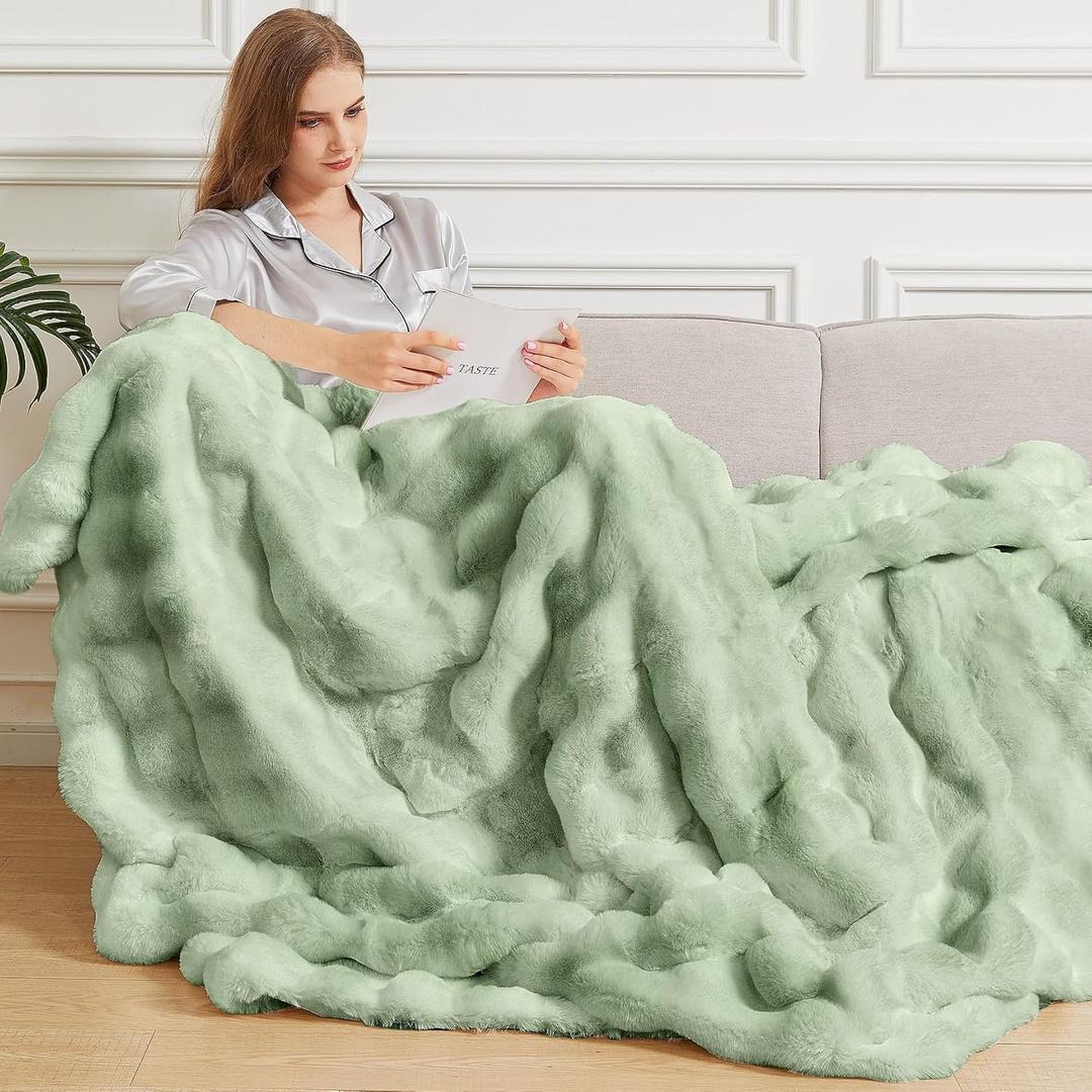 Sage Green Twin Fluffy Furry Blanket Comfy Blanket Cozy 60x80 Faux Fur for Living Room Bed Thick Ultra Soft Fuzzy Throw Home Gifts 860 GSM