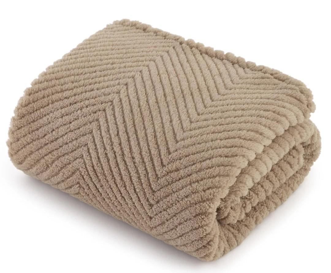 Bedsure Jacquered Fleece Pet Blanket size 35"x25"