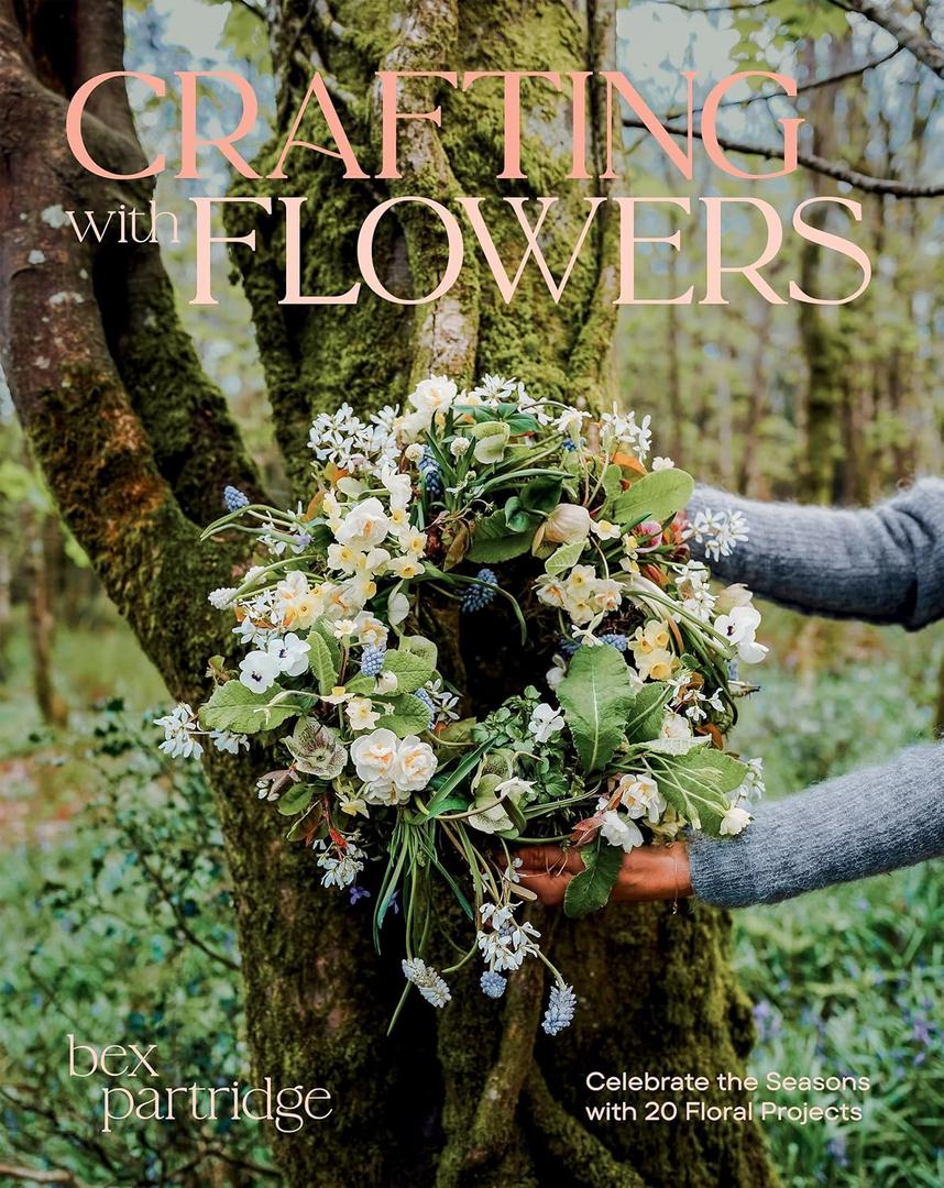 Crafting with Flowers: Celebrate the Seasons with 20 Floral Projects