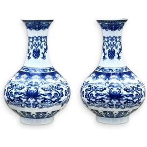 Chinese Blue and White Porcelain Wall Vases for Flowers, Set of 2 Handmade Chinoiserie Ceramic Wall Hanging Vases, Home Dcor for Living Room, Bookshelf, and Indoor Ceramic Decor (Shape 1)