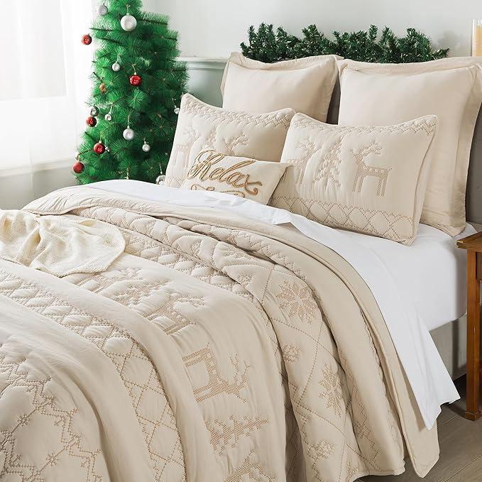 WDCOZY Christmas Oversized California King Size Quilt Bedding Sets with Pillow Shams, Cal King Beige Lightweight Soft Bedspread Coverlet, 3 Pieces, 118x106 inches