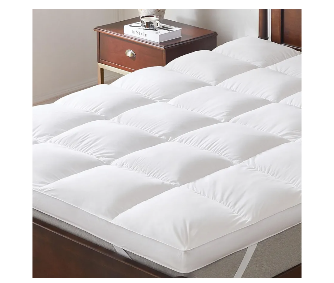 DWR Luxury Feather Down Fiber Comforter King Size, UltraSoft Egyptian CottonBlend Fabric, High FP Medium Weight for All Season Hotel Style Fluffy Duvet Insert with Ties (106"x90", White)