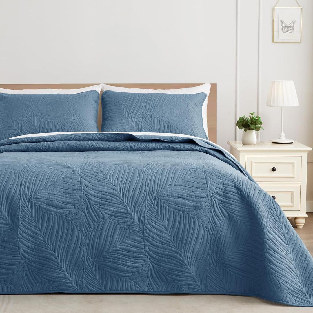Exclusivo Mezcla Queen Quilt Bedding Set, Lightweight Bluish Grey Quilts Queen Full Size for All Seasons, Soft Microfiber Bedspreads Coverlets Bed Cover with Leaf Pattern, 3 Piece