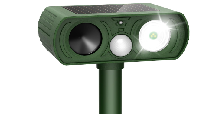 Upgraded Solar Ultrasonic Animal Repellent Outdoor, Deer Repellent Devices Motion Detection, Waterproof Cat Squirrel Skunk Raccoon Dog Chipmunk Deterrent with Flash Lights for Yard Farm Garden Patio