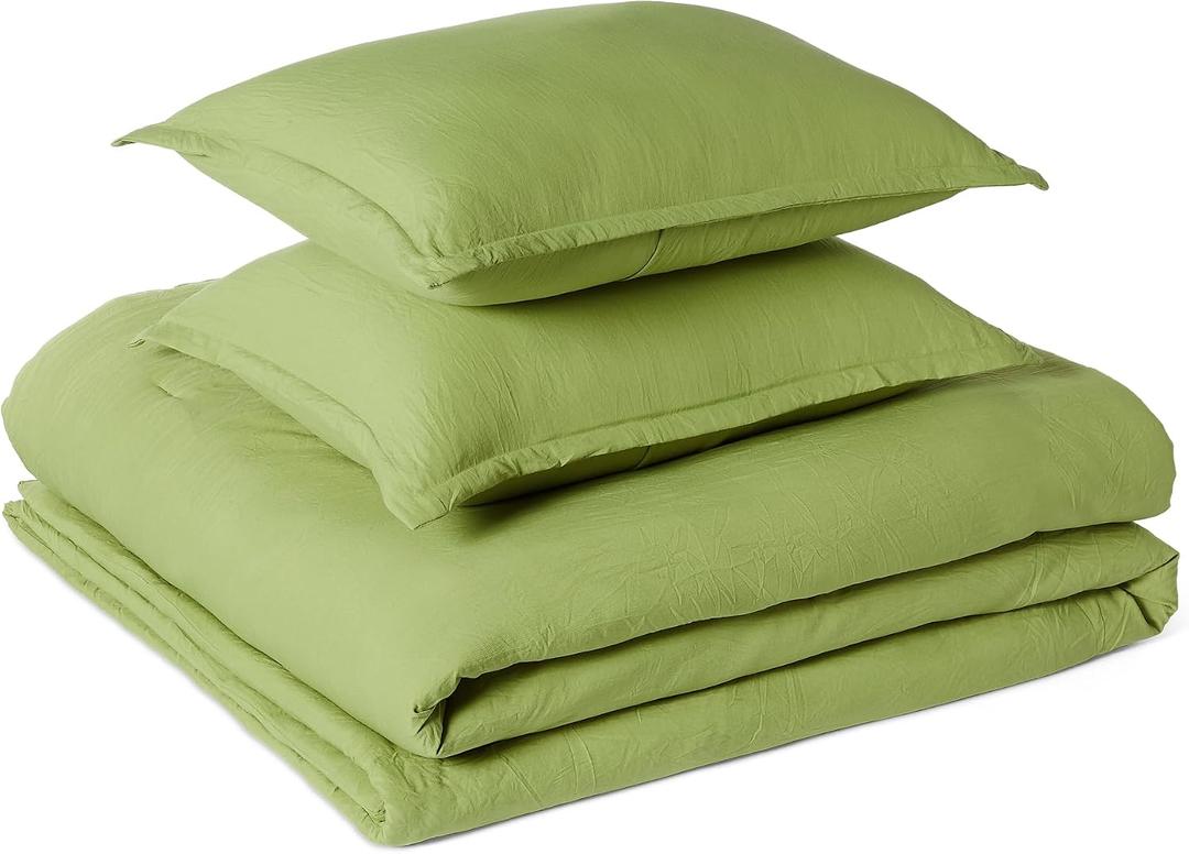 Amazon Basics Soft Brushed Microfiber Comforter Set, Extra Soft with Natural Texture, 3-Piece, Queen/Full, Green, Machine Washable