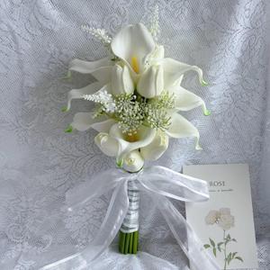 Floral Bouquet 10 Artificial Calla Lilies with 8 Artificial Tulip Flowers, Bridesmaid Bouquet with Wedding Ceremony Festivals Anniversary Bridal Rehearsal Party Bar Table Decor (White)