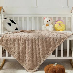 Brown Textured Checkered Throw Blanket, 330GSM Soft Plush Fleece Blanket for Couch Sofa Bed, Cozy Decorative Giftable Home Blanket, 30x40 Inches