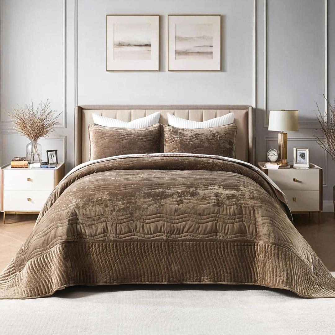 Velvet California King Size Quilt, Oversized California Comforter Set Mocha Brown Bedding Set (118”*106”) with 2 Pillow Shams, Luxurious Quilt Set,All-Season 3 Pieces