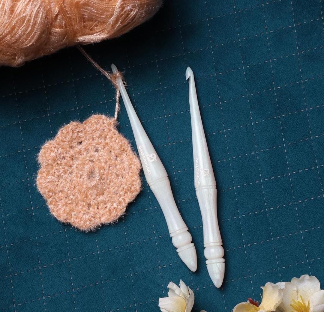 DAIZ CROCHET Ergonomic Resin Crochet Hook - Glitter Handmade Crochet Hook- Crocheting Tools - Resin Crochet Hooks & Needles 8 mm Shiney Moonstone