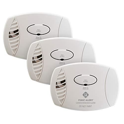 FIRST ALERT Plug-In Carbon Monoxide Detector, 3 Count (Pack of 1), CO600 , White, 6.75 x 6.9 x 9 inches