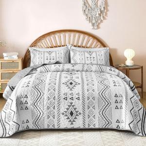 Drucon Boho Queen Size Aztec Quilt Set 3 Pieces Grey Ultra Soft Lightweight Quilt Beddding Set, Microfiber Bohemian Bedspread Coverlet Set with 2 Pillowcases for All Season (Queen, 90"x96")